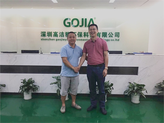 　高潔雅加盟商-張總，共享除甲醛行業(yè)無限未來，加盟除甲醛高潔雅您的第一選擇。