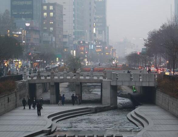 霧霾來襲韓國竟要北京賠償300萬，搶錢啊，這年頭霧霾不要空氣凈化器，要搶別的國家的錢來過了。