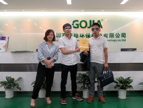 高潔雅加盟商大合影，除甲醛加盟行業(yè)市場穩(wěn)定，高潔雅更是有多種加盟除甲醛的支持。